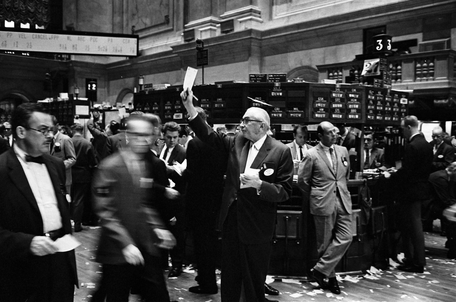 Historischer Handelsraum einer Börse — Anschauungsmaterial zum Thema Dividendenankündigungen und Marktsignale.
